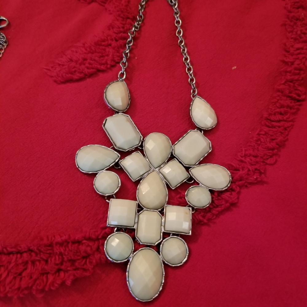 SOLD Vintage green necklace